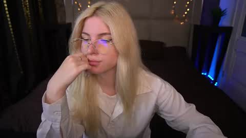 Snapshot of sabrinamuse chatting on 17, 6, 2026 Sabrina online show from 17, 6, 2026