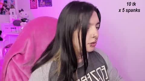 Snapshot of sachi_meow chatting on 18, 10, 2025 Ig online show from 18, 10, 2025