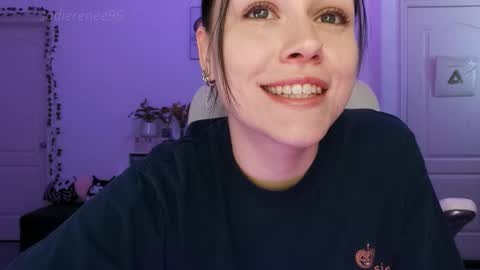 Snapshot of sadierenee96 chatting on 18, 11, 2025 Sadie Renee online show from 18, 11, 2025