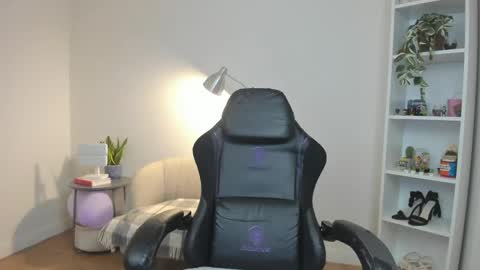 Sakura Harper online show from 23, 4, 2026