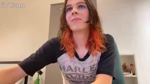 Snapshot of sally_vae chatting on 21, 4, 2026 Sally Vae online show from 21, 4, 2026