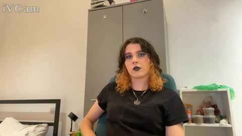 Snapshot of sally_vae chatting on 11, 7, 2026 Sally Vae online show from 11, 7, 2026