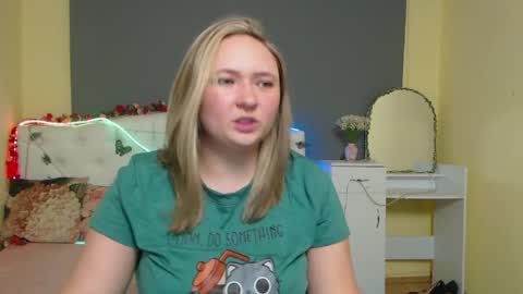 Snapshot of sallyverda chatting on 2, 5, 2026 Sally online show from 2, 5, 2026