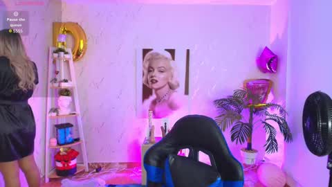 Snapshot of saloomee__ chatting on 9, 10, 2025 SALOME online show from 9, 10, 2025