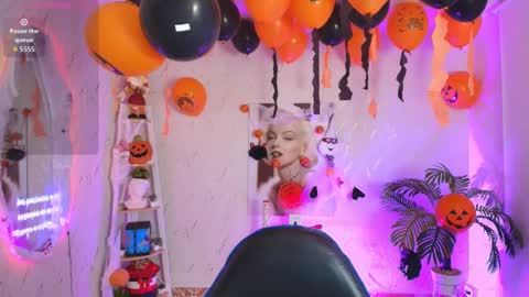 Snapshot of saloomee__ chatting on 18, 10, 2025 SALOME online show from 18, 10, 2025