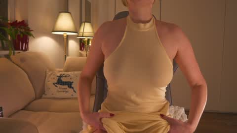 Snapshot of saltedhoney chatting on 1, 1, 2025 IsaBella- online show from 1, 1, 2025