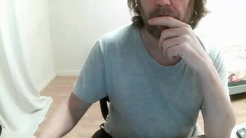 Saltimbanquier  Salt  ou  Banquier  online show from 17, 1, 2025