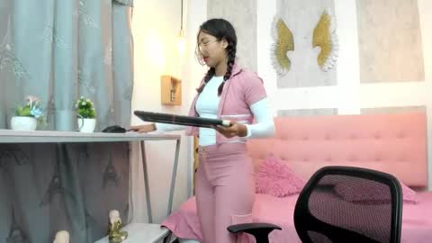    online show from 18, 11, 2025