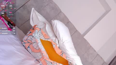 V A  N E S S A  online show from 8, 1, 2025