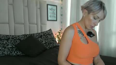 Snapshot of samanthaxmami chatting on 8, 2, 2025 Samixmami online show from 8, 2, 2025