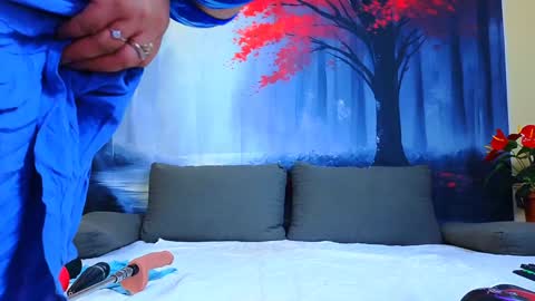     online show from 7, 2, 2025