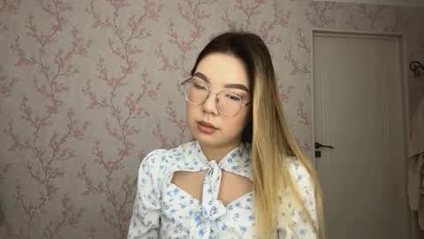 Elina online show from 4, 3, 2026