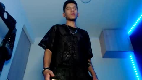 Snapshot of samuel_suarez chatting on 2, 3, 2025 online show from 2, 3, 2025