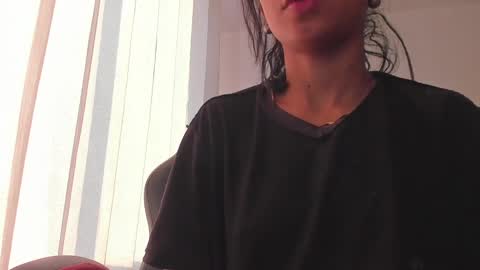 Hello I am absent due to a family calamity I will return soon-hola estoy ausente por un problema familiar volvere pronto. online show from 28, 2, 2025