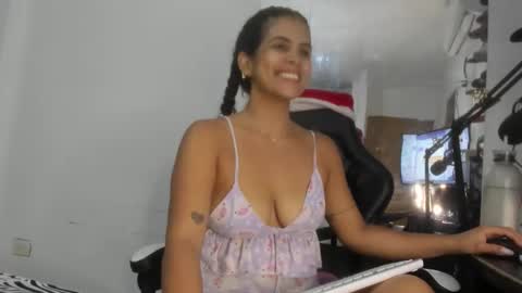 Snapshot of samykiss chatting on 28, 11, 2025 SamyHolbrook online show from 28, 11, 2025