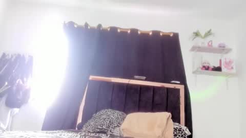 Snapshot of samykiss chatting on 29, 11, 2025 SamyHolbrook online show from 29, 11, 2025