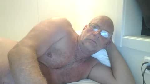 sandnesrune523 online show from 9, 6, 2026