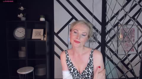 Sandra online show from 8, 2, 2025