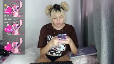 Snapshot of sandy_straw chatting on 26, 10, 2025 sandy_straw online show from 26, 10, 2025