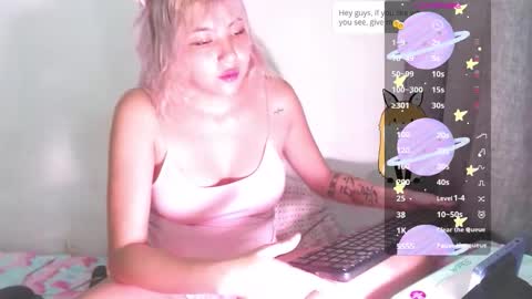 Snapshot of sandy_straw chatting on 13, 11, 2025 sandy_straw online show from 13, 11, 2025