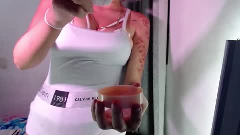 Snapshot of sandy_straw chatting on 16, 11, 2025 sandy_straw online show from 16, 11, 2025