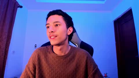 santi_twink19 online show from 10, 12, 2024