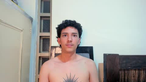 santi_twink19 online show from 4, 10, 2025