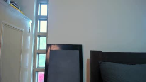 santi_twink19 online show from 4, 10, 2025