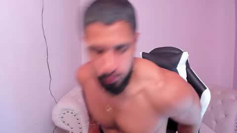 santiago_huntt online show from 7, 3, 2025