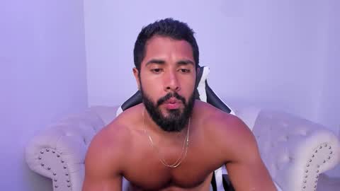 santiago_huntt online show from 22, 10, 2025