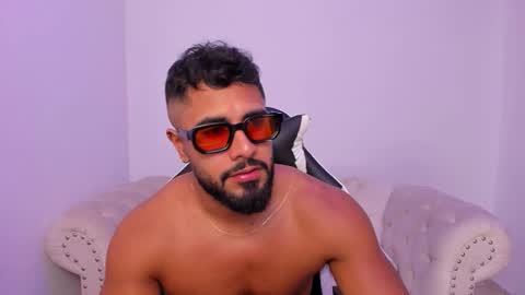 santiago_huntt online show from 18, 3, 2026