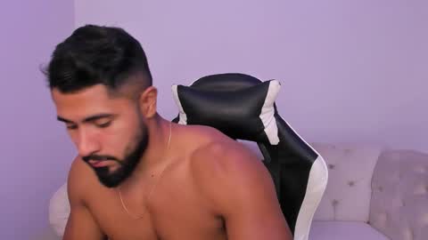 santiago_huntt online show from 25, 3, 2026