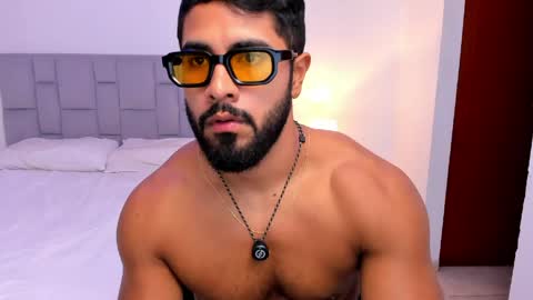 santiago_huntt online show from 18, 4, 2026