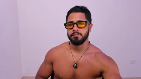 santiago_huntt online show from 23, 4, 2026