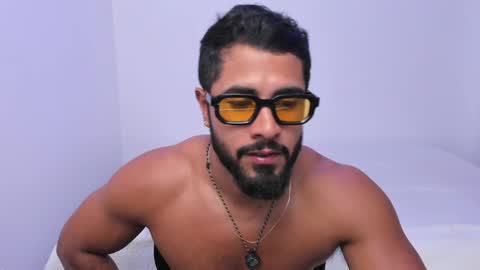 santiago_huntt online show from 24, 4, 2026