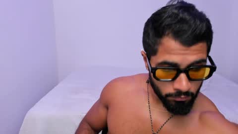 santiago_huntt online show from 25, 4, 2026
