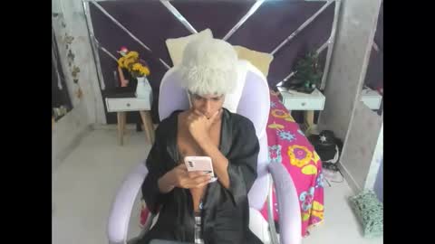 Snapshot of santy_bigcock_01 chatting on 17, 11, 2025 santy online show from 17, 11, 2025