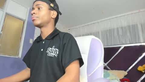 Snapshot of santy_bigcock_01 chatting on 21, 12, 2025 santy online show from 21, 12, 2025