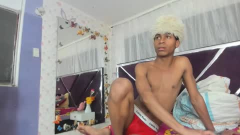 Snapshot of santy_bigcock_01 chatting on 23, 12, 2025 santy online show from 23, 12, 2025