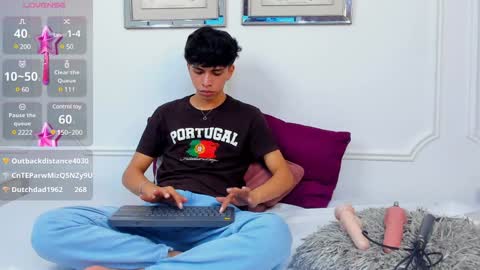 Santiago Carrington online show from 4, 1, 2025