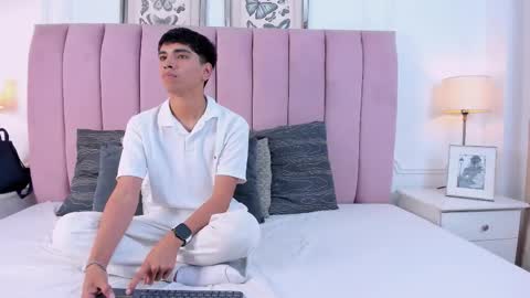 Santiago Carrington online show from 13, 3, 2026