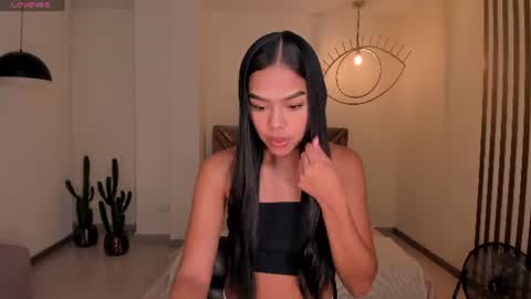 Saphira James online show from 2, 7, 2026