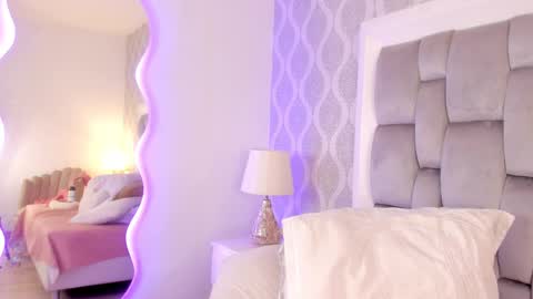 Snapshot of sara__williams chatting on 5, 3, 2025 Sara online show from 5, 3, 2025