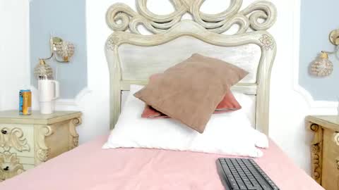 Snapshot of sara__williams chatting on 22, 9, 2025 Sara online show from 22, 9, 2025