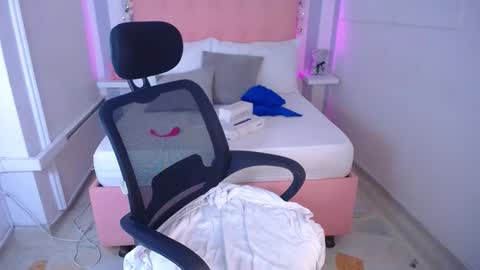 Snapshot of sara_angeelss chatting on 1, 10, 2025 Sara... online show from 1, 10, 2025