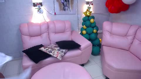 Snapshot of sara_angeelss chatting on 19, 12, 2025 Sara... online show from 19, 12, 2025