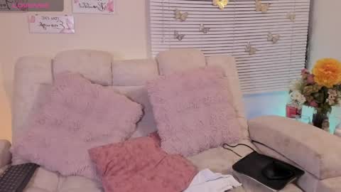 Sara Crowe online show from 26, 4, 2026