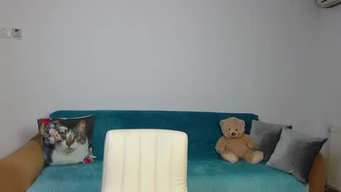 Im Sara I am happy to be here  online show from 4, 12, 2024