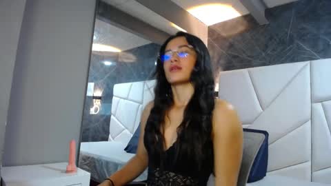 Snapshot of sara_hoffman_4 chatting on 7, 4, 2026 Sara online show from 7, 4, 2026