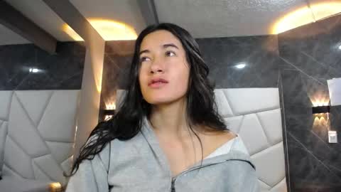 Snapshot of sara_hoffman_4 chatting on 8, 5, 2026 Sara online show from 8, 5, 2026